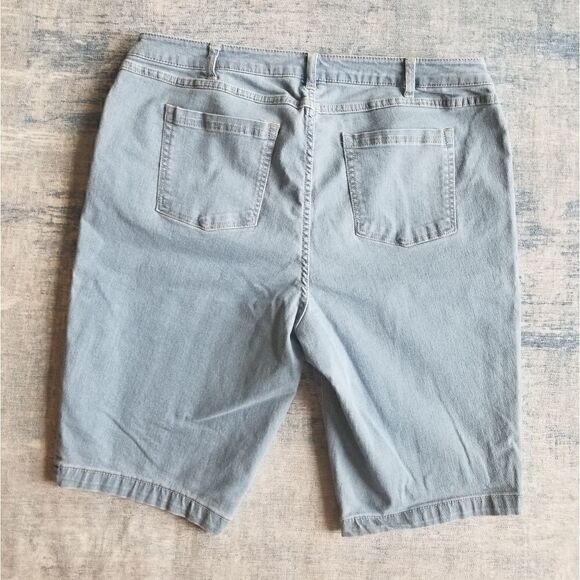 Womens Light Wash Blue Denim Shorts Denim 24/7 Size 18W - Picture 2 of 5